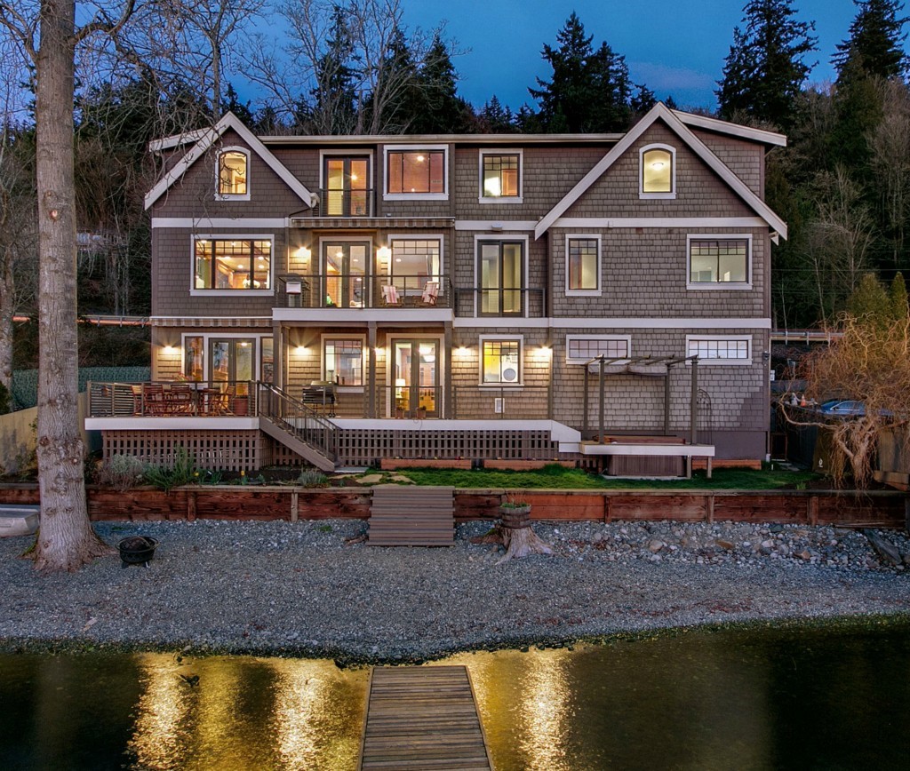 Lake Sammamish home exterior
